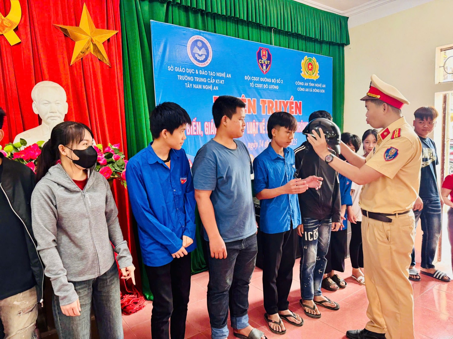 TUYÊN TRUYỀN PHỔ BIẾN, GIÁO DỤC PHÁP LUẬT VỀ AN TOÀN GIAO THÔNG NĂM 2025