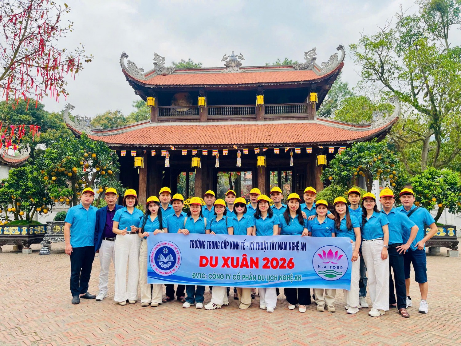 Trường Trung cấp kinh tế - Kỹ thuật Tây Nam Nghệ An tổ chức Du Xuân chào mừng ngày Quốc tế phụ nữ 08/3